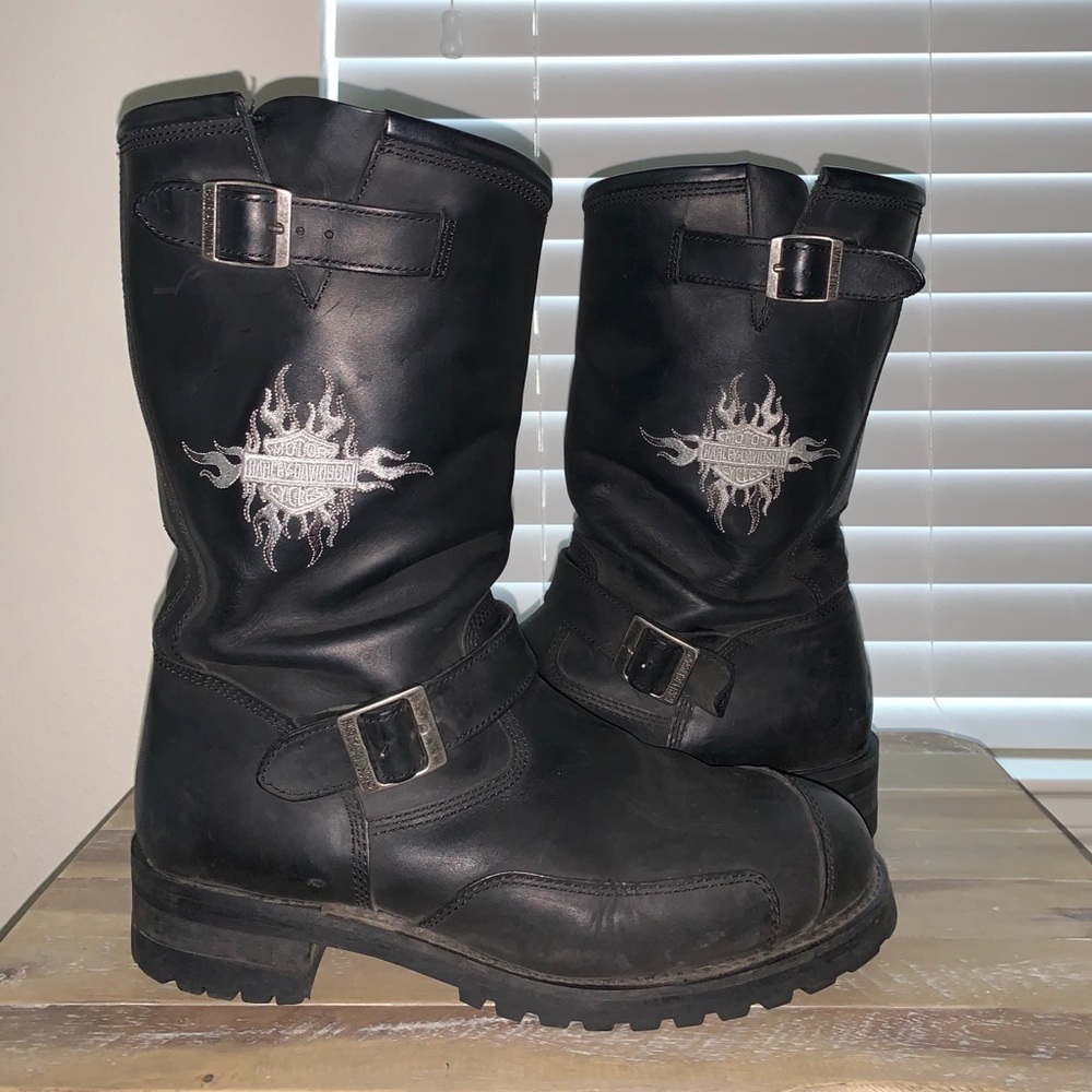 Size 13 Harley Davidson riding boots.